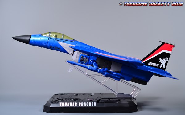 Transformers Masterpiece Thundercracker Toys R Us USA Exclusive Video And Images Review  (4 of 7)